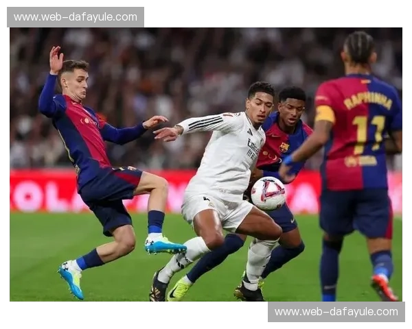 巅峰对决，激情碰撞：当巴萨遇上皇马，CCTV的镜头将如何捕捉这场足球盛宴？